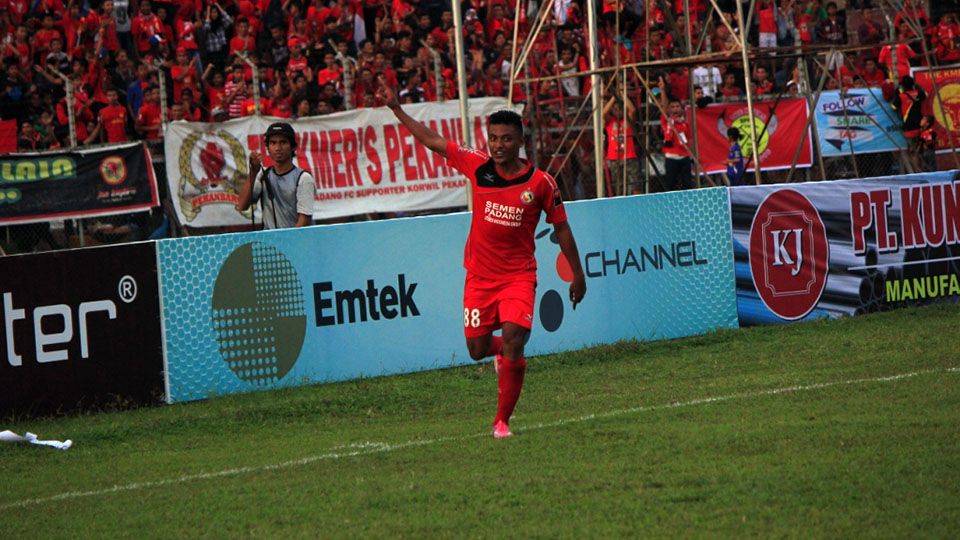 Irsyad Maulana melakukan selebrasi. Copyright: &copy; Taufik Hidayat/INDOSPORT